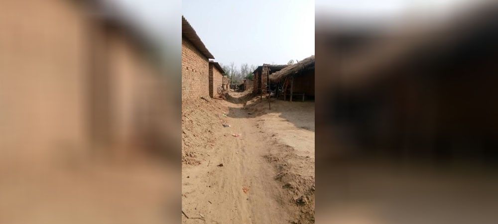 गोरखपुर जिले में रह रहे इस वनटांगिया समाज के लोगों को बुनियादी सुविधाओं का इंतजार