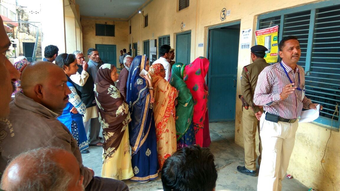 यूपी चुनावः औरैया में पीठासीन अधिकारी पर लगा पक्षपात का आरोप, डीएम ने पीठासीन अधिकारी को हटाया