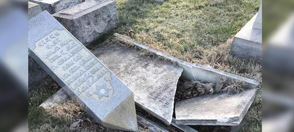 अमेरिका में 100 साल पुराने यहूदी कब्रिस्तान में तोड़फोड़