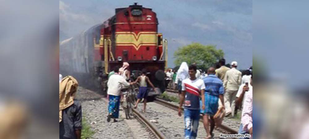 बिहार में ट्रेन की चपेट में आने से 5 की मैात