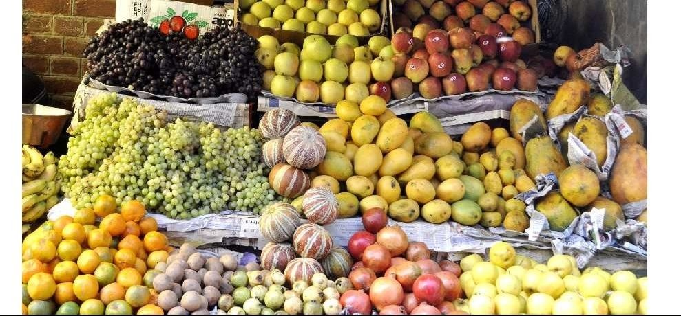 पूर्वांचल की सबसे बड़ी मंडी पहाड़िया में फलों की आवाक और बिक्री पांच गुना बढ़ी 