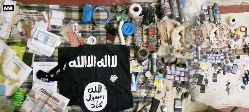 लखनऊः 12 घंटे चला एनकाउंटर, एक आतंकी ढेर, पास मिला ISIS का झंडा