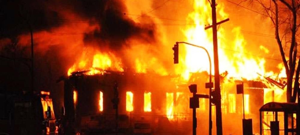 चीन के होटल में लगी आग, कई फंसे