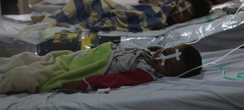गोरखपुर: नहीं थम रहा बीआरडी मेडिकल कॉलेज में  मौत का सिलसिला, 24 घंटे में 13 बच्चों की मौत