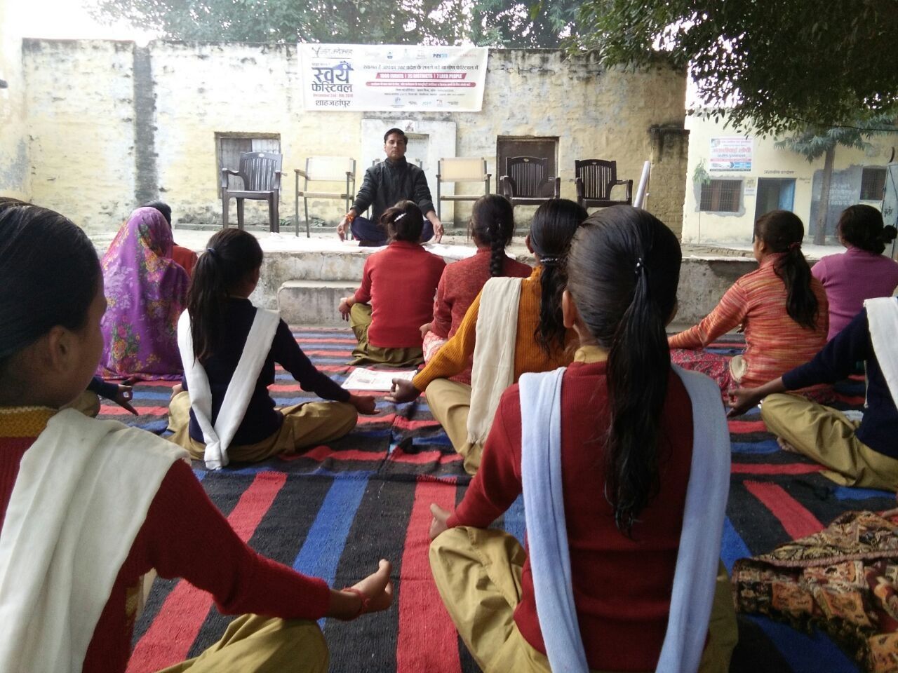 #स्वयंफेस्टिवल: योग सीखने के उत्साह से शुरू हुआ शाहजहांपुर में ग्रामीण महोत्सव का सफर 