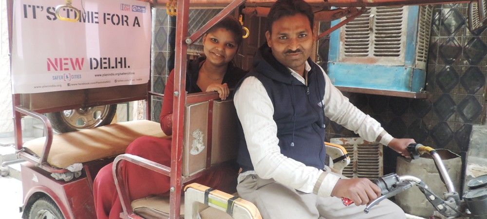 FathersDay : एक इलेक्ट्रिक रिक्शा ड्राइवर जो इस नेक काम में कर रहा है बेटी की मदद