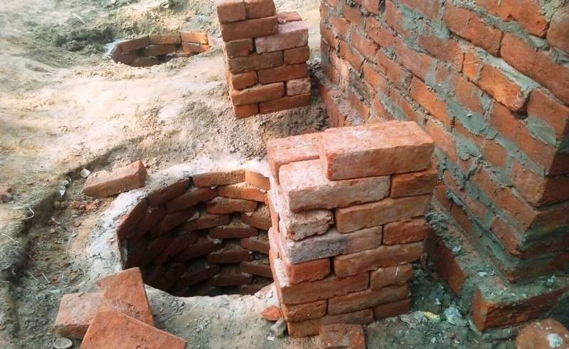 बाराबंकी जिले में शौचालय निर्माण में हो रही मानकों की अनदेखी