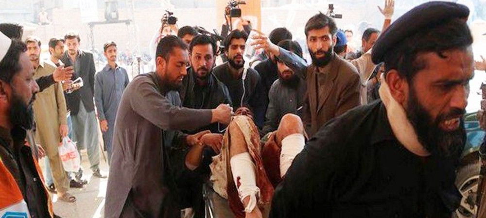 पाकिस्तान में दरगाह के मानसिक रूप से बीमार संरक्षक ने 20 लोगों को मौत के घाट उतारा 