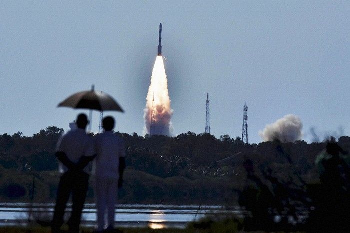 प्रतिवर्ष 12 से 18 उपग्रह प्रक्षेपण करने के में प्रयासरत इसरो