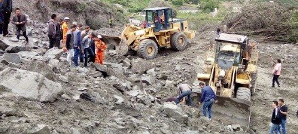 चीन में 100 से ज्यादा लोग भयंकर भूस्खलन से जिंदा हुए दफन