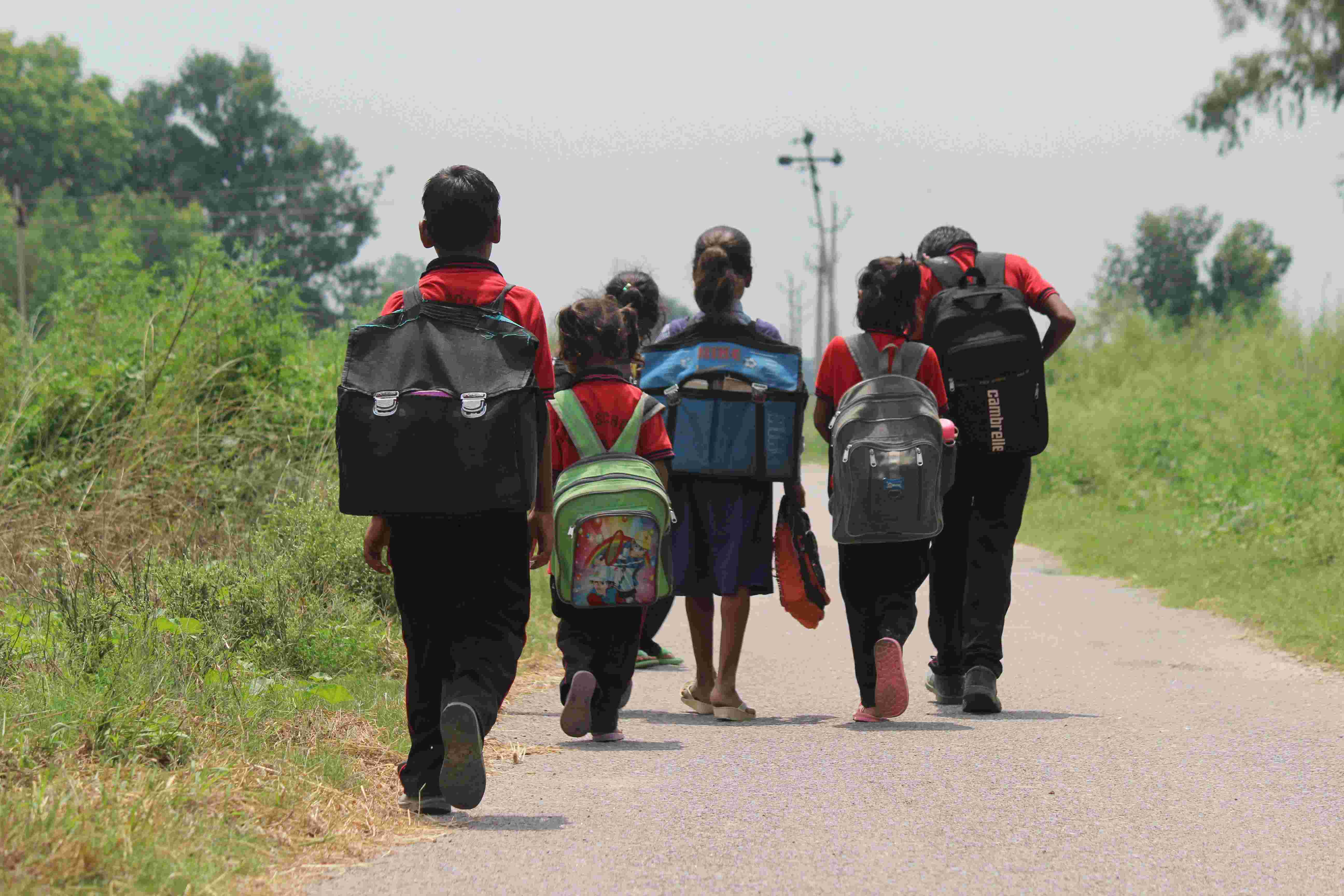 बच्चों के बस्ते का बोझ होगा कम, 25 स्कूलों में प्रयोग शुरू 