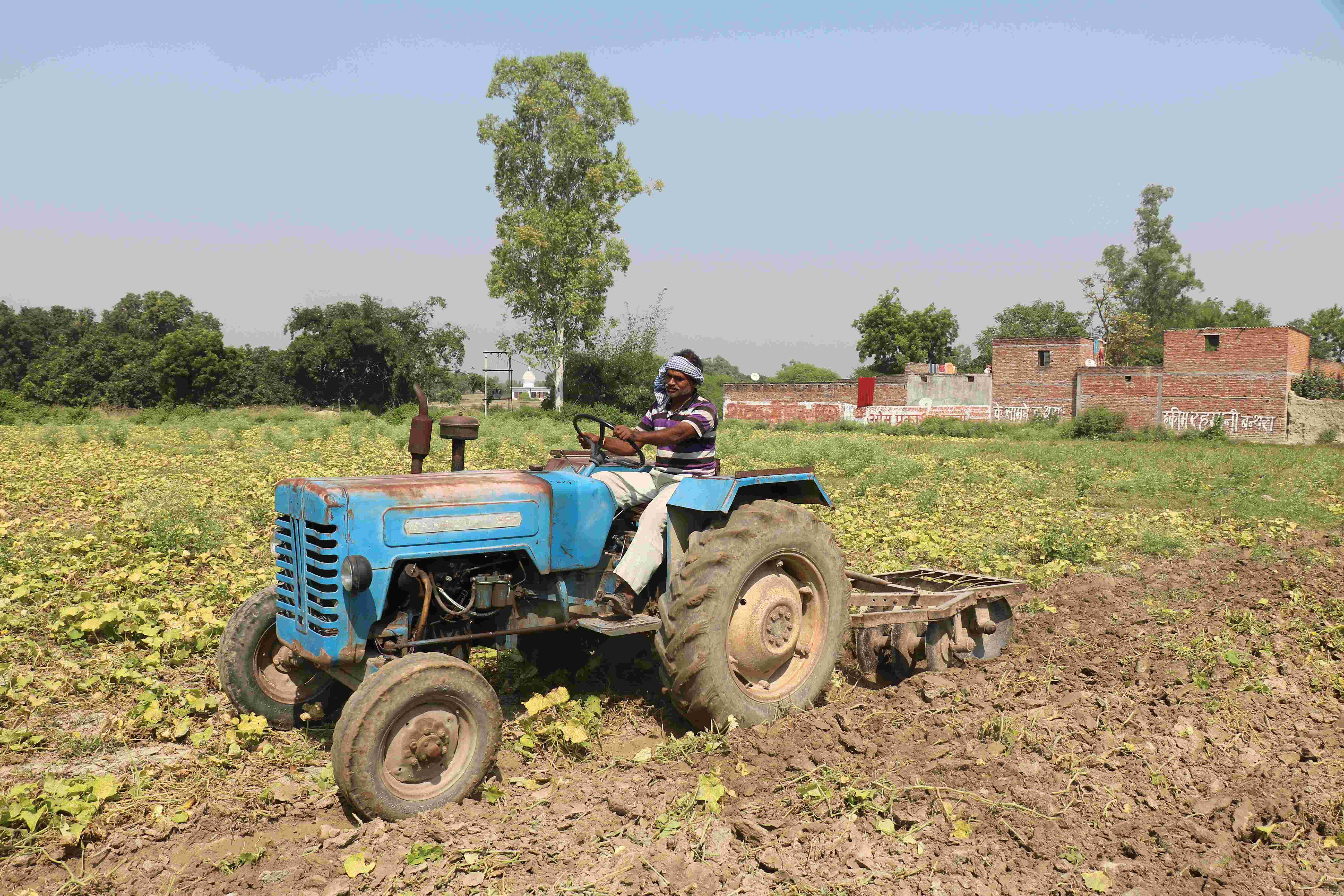 बड़े किसानों को आयकर के दायरे में लाने का कोई विचार नहीं : केंद्र सरकार  