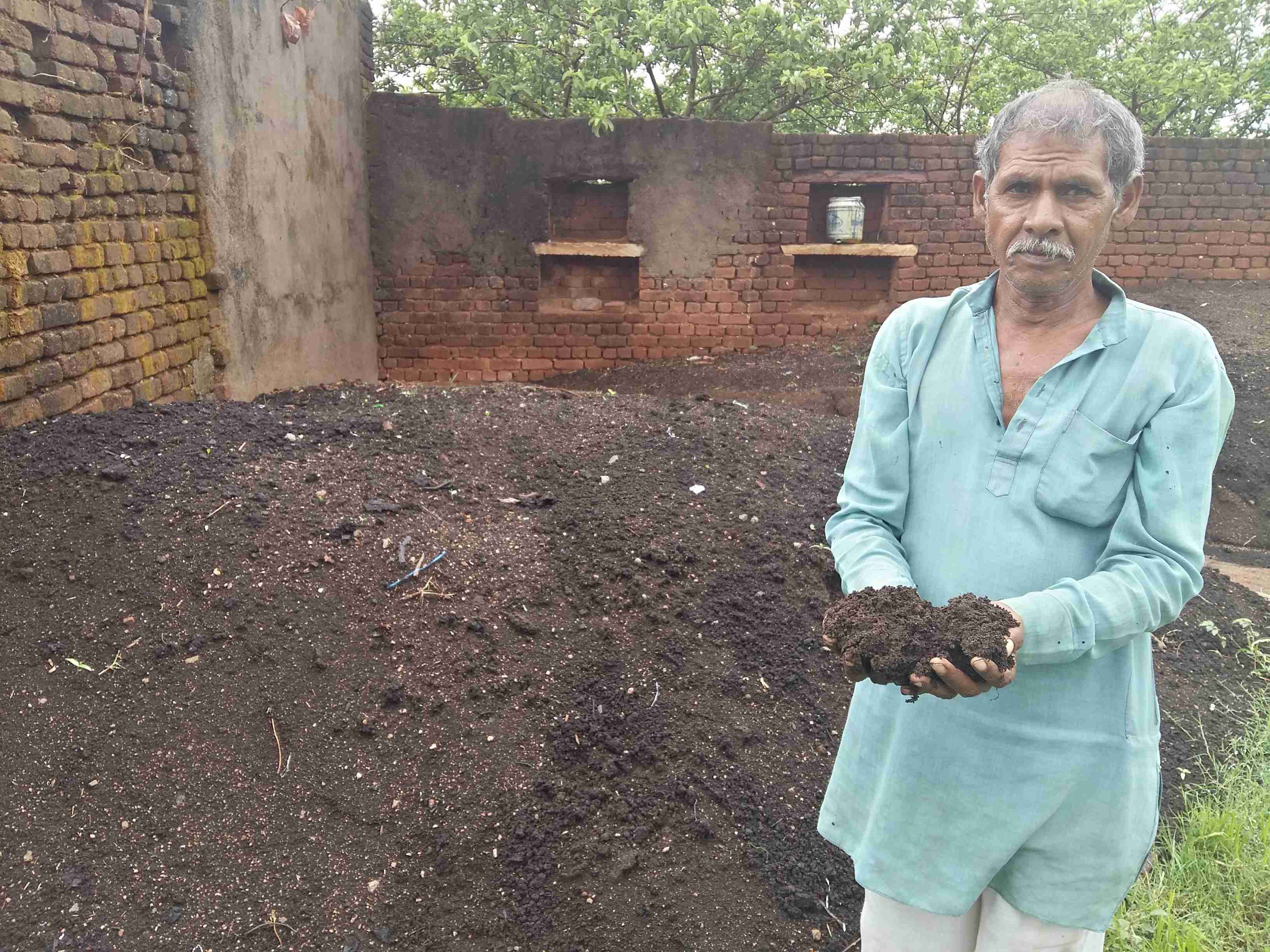 बुंदेलखंड के ज्ञासी अहिरवार ने 20 किलो खाद से काम शुरू कर खड़ा किया करोड़ों रुपए का कारोबार