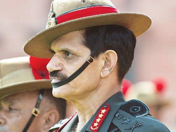 करगिल विजय दिवस: सेना प्रमुख ने युद्ध स्मारक पर श्रद्धांजलि अर्पित की