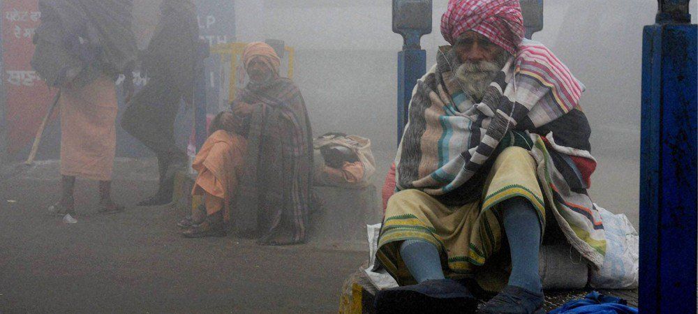 दिल्ली में सीजन का सबसे ठंडा दिन, घने कोहरे के कारण रेल तथा विमान सेवाएं प्रभावित