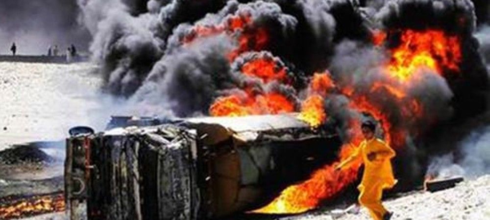 पाकिस्तान में तेल टैंकर फटा, 123 लोगों की जलकर मौत