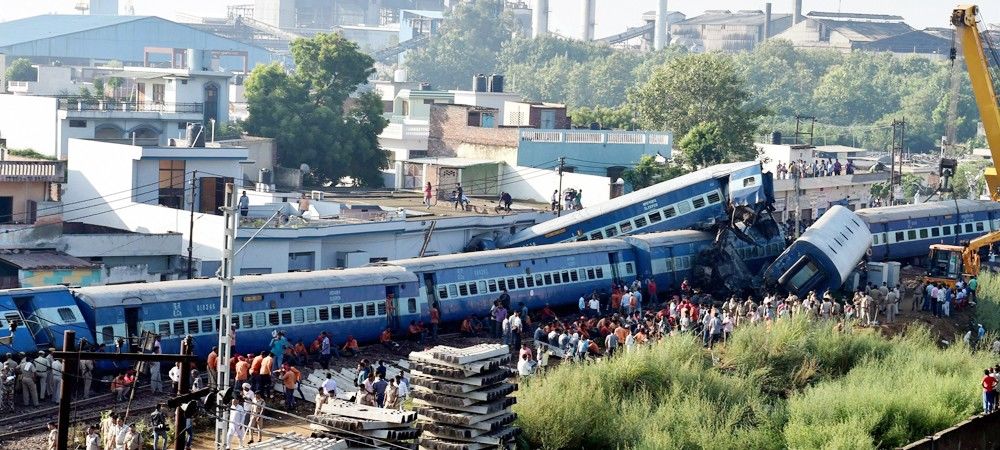 मुजफ्फरनगर हादसा: रेलवे के आठ कर्मचारियों पर गिरी गाज, परमानेंट-वे डिपार्टमेंट दोषी करार
