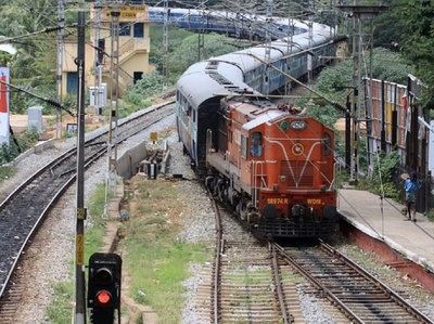 भारतीय रेल ने 769 ट्रेनों की गति बढ़ाई,166 ट्रेनों की गति घटाई     