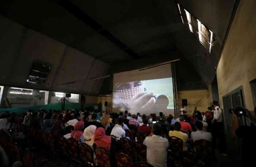 30 साल में पहली बार गाज़ा में एक रात के लिए लोगो‍ं ने देखी फिल्म