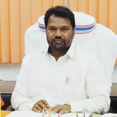 शिक्षामंत्री जगरनाथ महतो जिन्होंने इस संबंध में कोई भी जानकारी होने से इनकार कर दिया शिक्षामंत्री जगरनाथ महतो जिन्होंने इस संबंध में कोई भी जानकारी होने से इनकार कर दिया