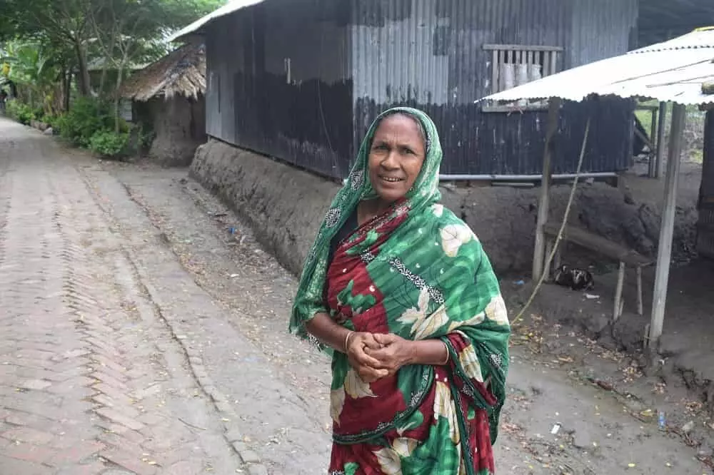राज़िया बेगम दतिनखली के एक तटबंध रहती हैं, तस्वीर-रफ़ीक़-उल-मोन्टू राज़िया बेगम दतिनखली के एक तटबंध रहती हैं, तस्वीर-रफ़ीक़-उल-मोन्टू