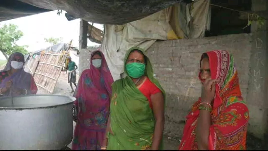 कुशेश्वरस्थान पूर्वी का यह सामुदायिक रसोईघर लोगों को भर पेट खाना खिलाने में असक्षम है फोटो-सत्यम झा कुशेश्वरस्थान पूर्वी का यह सामुदायिक रसोईघर लोगों को भर पेट खाना खिलाने में असक्षम है फोटो-सत्यम झा