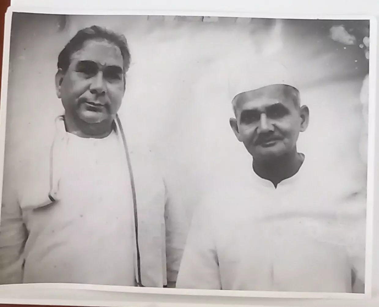 पूर्व प्रधानमंत्री लाल बहादुर शास्त्री के साथ।