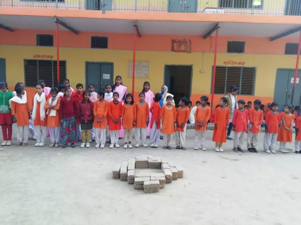आज गाँव के इस कन्या गुरुकुल में शिक्षा ग्रहण कर रही हैं 55 बालिकाएं। फोटो : रामजी मिश्र