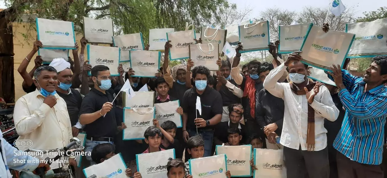 22 मार्च को आयोजित इस समारोह में किसानों और प्रतिभागियों को दिए गए गांव कनेक्शन और कृषि तंत्रा की तरफ से खास गिफ्ट।