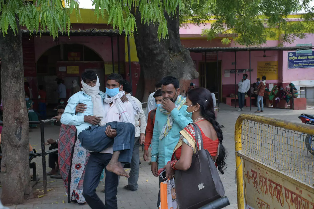 उत्तर प्रदेश में कोराना के मामले बहुत तेजी से बढ़ रहे हैं।