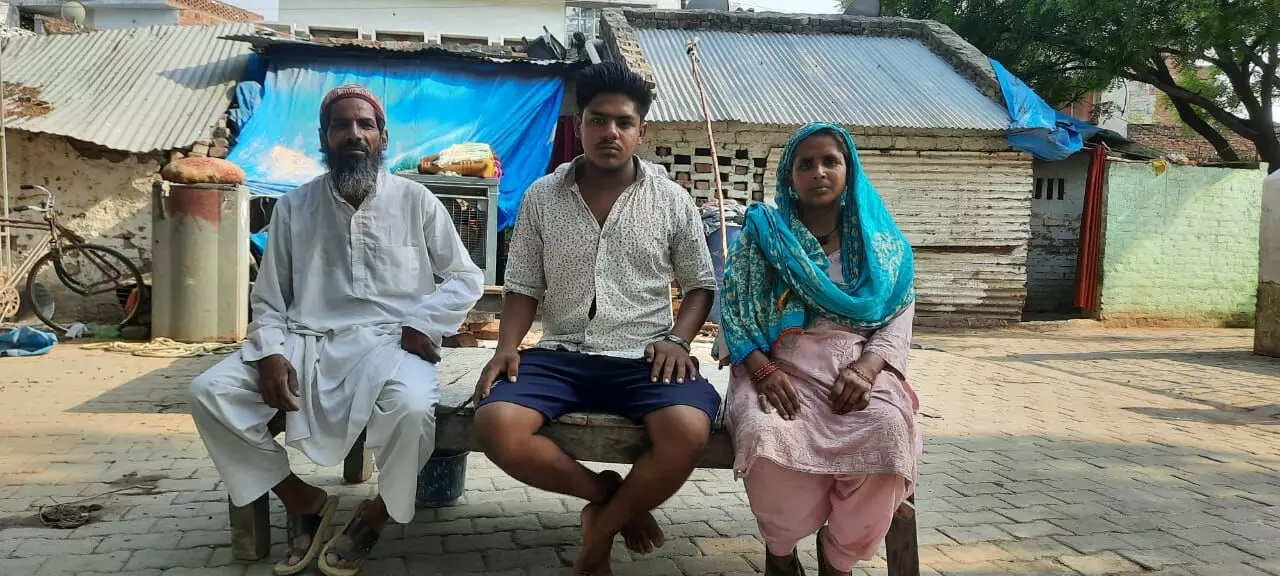 अपने परिवार के साथ मुन्ना।