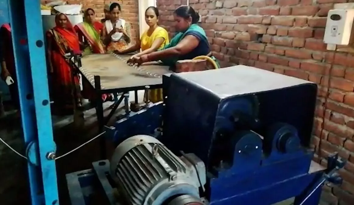 लोहे की जाली बनाने की मशीन।