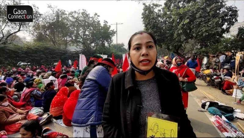 रजनी साहनी ने गांव कनेक्शन से कहा, 'हम सरकारी कर्मचारी का दर्जा चाहते हैं क्योंकि हम देश की रीढ़ हैं।