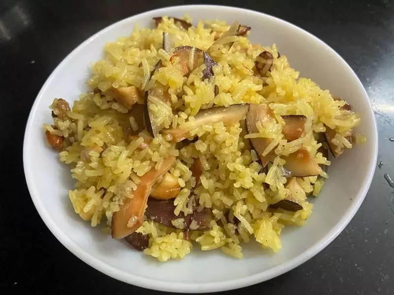 Mitthe chol, or sweet rice, is prepared with loads of dry fruits.