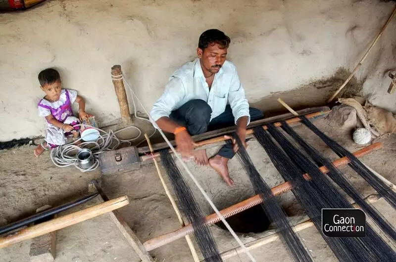 Ghongadi.com provides design interventions depending on the demand in the market and allocates production orders to the weavers.