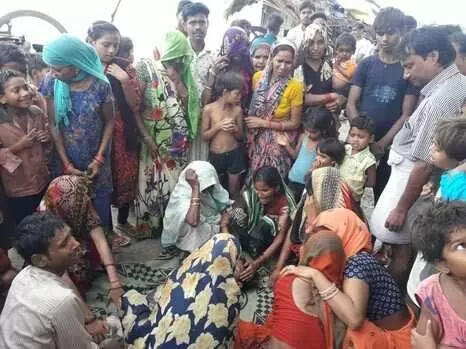 19 जून को रामपुर डेरा गाँव के सिकंदर यादव की बिजली गिरने से मौत हो गई. फोटो: तेजस्वी ठाकुर 19 जून को रामपुर डेरा गाँव के सिकंदर यादव की बिजली गिरने से मौत हो गई. फोटो: तेजस्वी ठाकुर