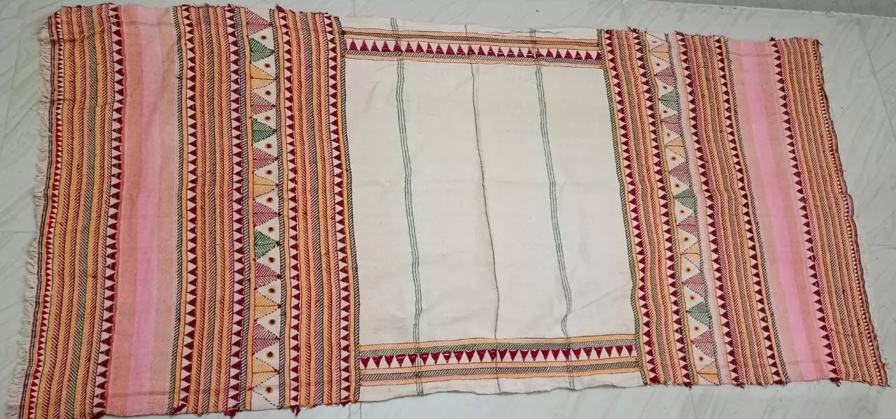 The traditional shawl of the Dongria Kondh tribal community in Odisha awaits a GI tag that will help its makers earn a better income. The traditional shawl of the Dongria Kondh tribal community in Odisha awaits a GI tag that will help its makers earn a better income.
