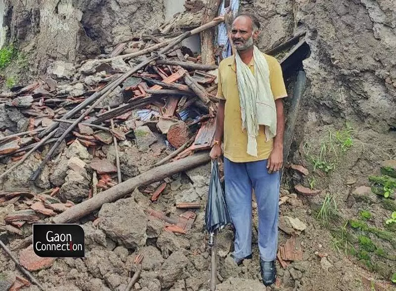 At least five districts in Madhya Pradesh faced massive floods that inundated more than a thousand villages and at least five deaths have been recorded by the state government so far. At least five districts in Madhya Pradesh faced massive floods that inundated more than a thousand villages and at least five deaths have been recorded by the state government so far.