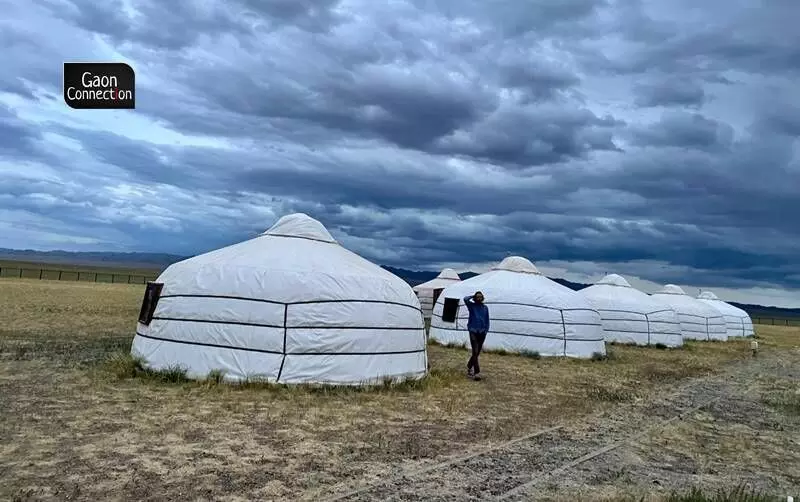 Ancient gers could not be dismantled and had to be wheeled from one location to the other sometimes pulled by as many as 22 yaks. Ancient gers could not be dismantled and had to be wheeled from one location to the other sometimes pulled by as many as 22 yaks.