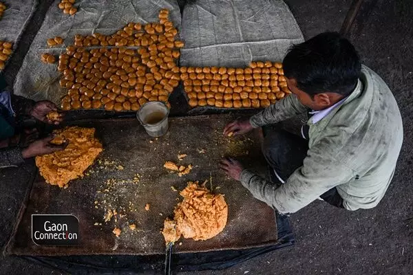 Jaggery is a natural sweetener and is an effective way to boost immunity, regulate body temperature, enrich the skin, improve digestion and also cure joint pain.
Jaggery is a natural sweetener and is an effective way to boost immunity, regulate body temperature, enrich the skin, improve digestion and also cure joint pain.