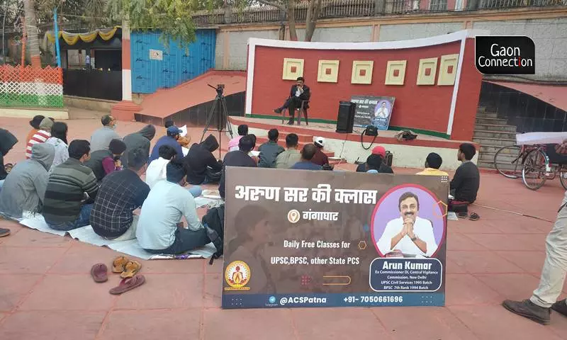 The students discuss current affairs with their teacher on the ghat of the Ganga every single day. The students discuss current affairs with their teacher on the ghat of the Ganga every single day.