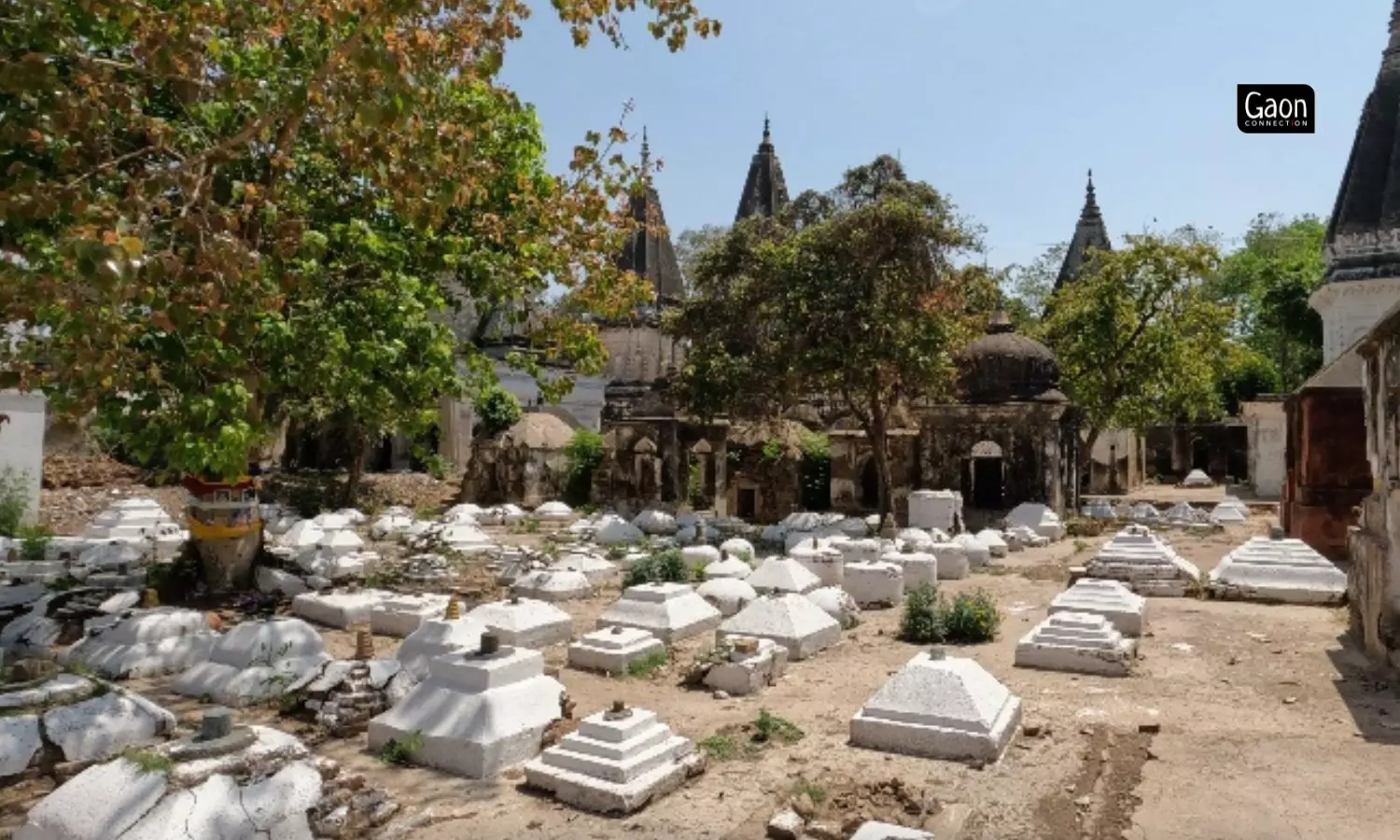 Buddhists from all over the world visit this Temple to pay their respects and pray to Buddha. Buddhists from all over the world visit this Temple to pay their respects and pray to Buddha.