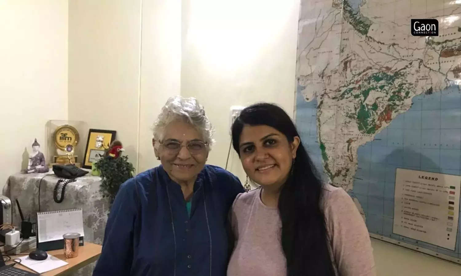 यह मनोज जी और उनकी माँ के साथ भोपाल, मध्य प्रदेश में उनके घर पर बिताई गई सबसे बेहतरीन शामों में से एक थी। यह मनोज जी और उनकी माँ के साथ भोपाल, मध्य प्रदेश में उनके घर पर बिताई गई सबसे बेहतरीन शामों में से एक थी।