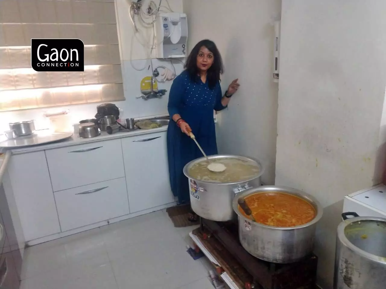 There are 114 volunteers who assist her in her initiative. There are 114 volunteers who assist her in her initiative.