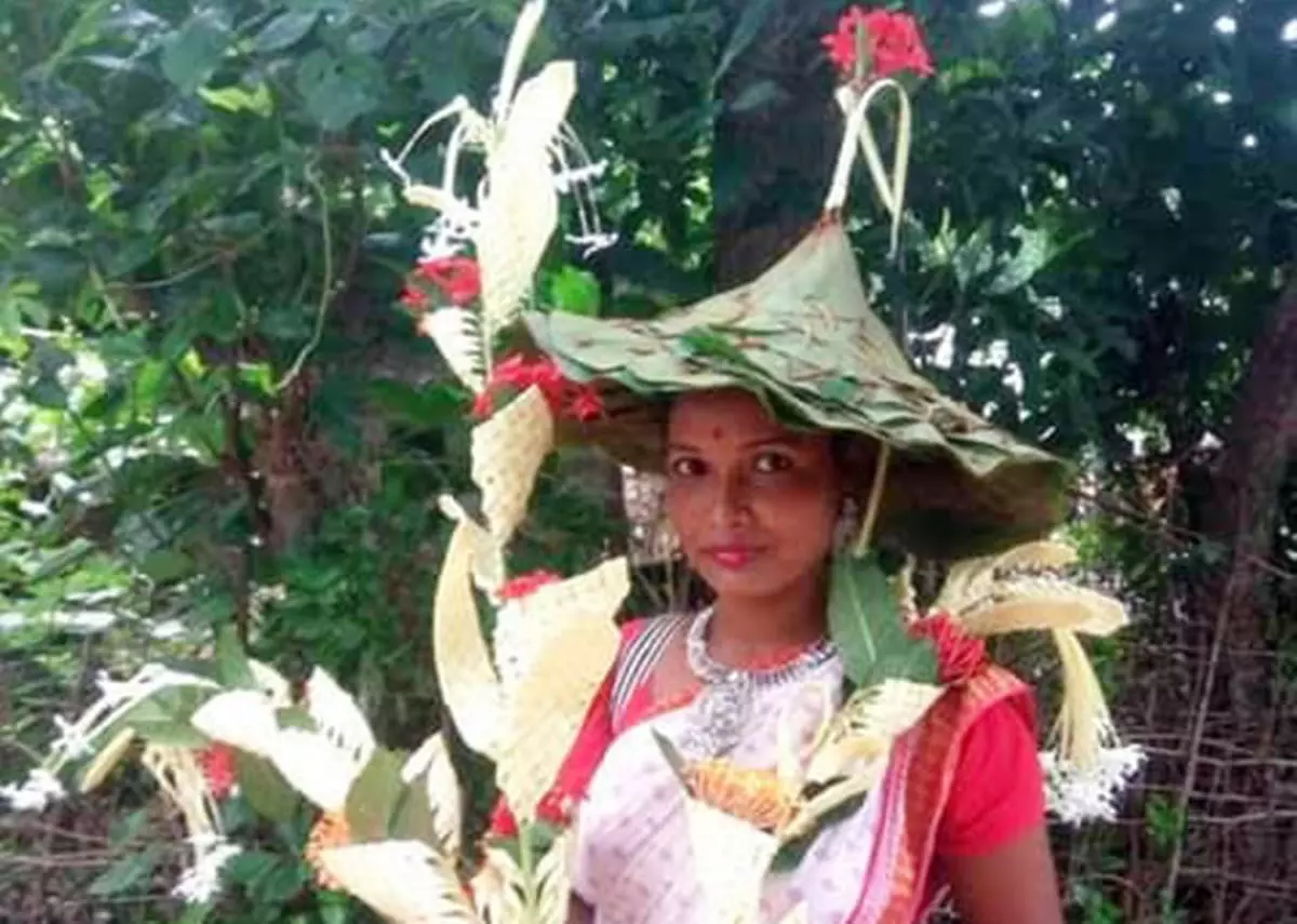 Arti Singh, a 28-year-old tribal artist from Salabani village under Nilgiri block in Balasore district. Arti Singh, a 28-year-old tribal artist from Salabani village under Nilgiri block in Balasore district.