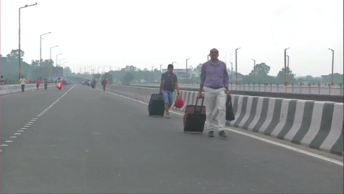 Amarnath yatra pilgrims and tourists were asked to leave kashmir immediately amid security threats. Pic: ANI 