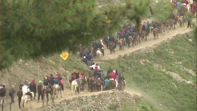 Last week, the Jammu and Kashmir government issued security advisory for Amarnath Yatra pilgrims and tourists asking them to curtail their stay in the Valley and to take necessary measures to return as soon as possible. Pic: ANI 