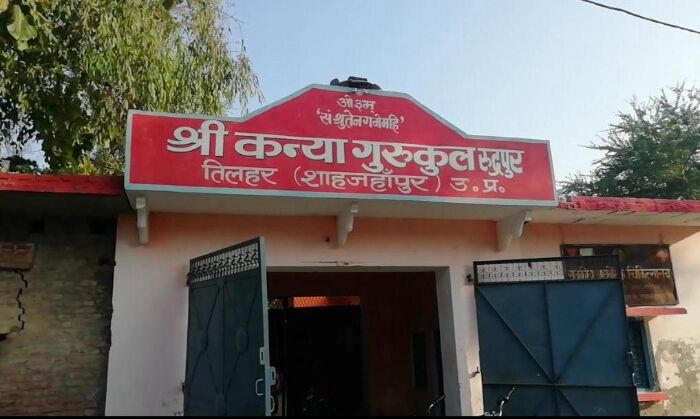 उत्तर प्रदेश के शाहजहांपुर जिले की तिलहर तहसील के गाँव रुद्रपुर में बना है यह कन्या गुरुकुल। फोटो : रामजी मिश्र