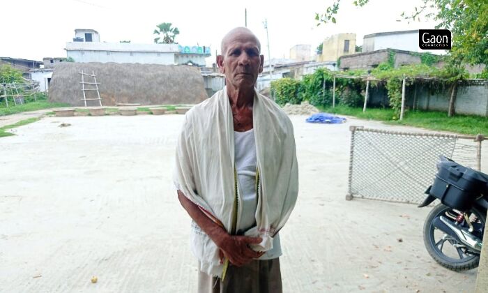 Rajaram Rai from Khararu village says, Not just in my panchayat, I don’t think the tube wells work anywhere else in the division either. Rajaram Rai from Khararu village says, Not just in my panchayat, I don’t think the tube wells work anywhere else in the division either.
